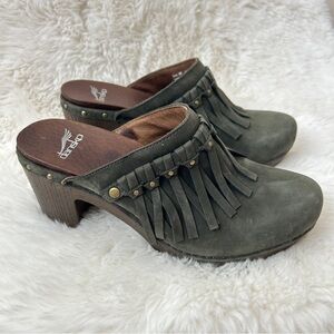 Dansko Deni Fringe Milled Nubuck Leather Olive Green Platform Heeled Clog Sz 39